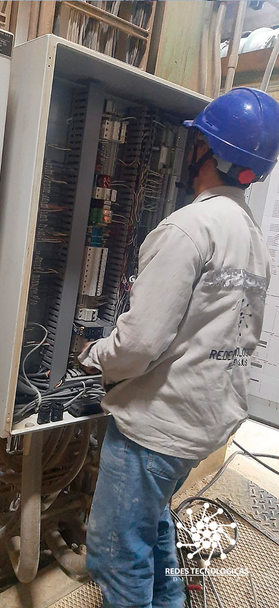 Diseño e instalación de sistemas eléctricos convencionales regulados y soportados mediante UPS. Redes Tecnológicas del Valle