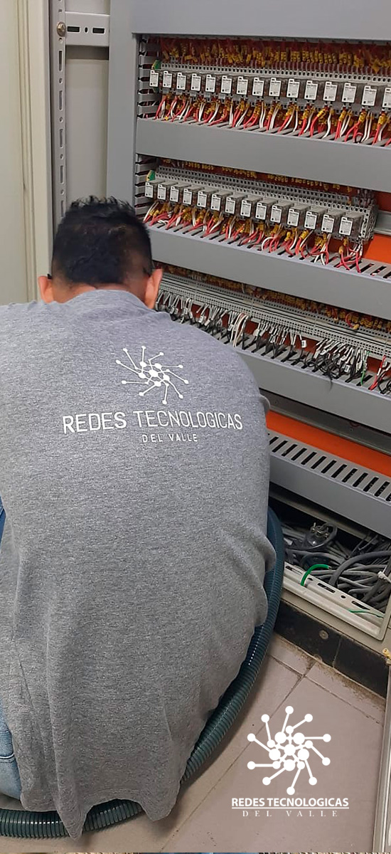 Diseño e instalación de sistemas eléctricos convencionales regulados y soportados mediante UPS. Redes Tecnológicas del Valle